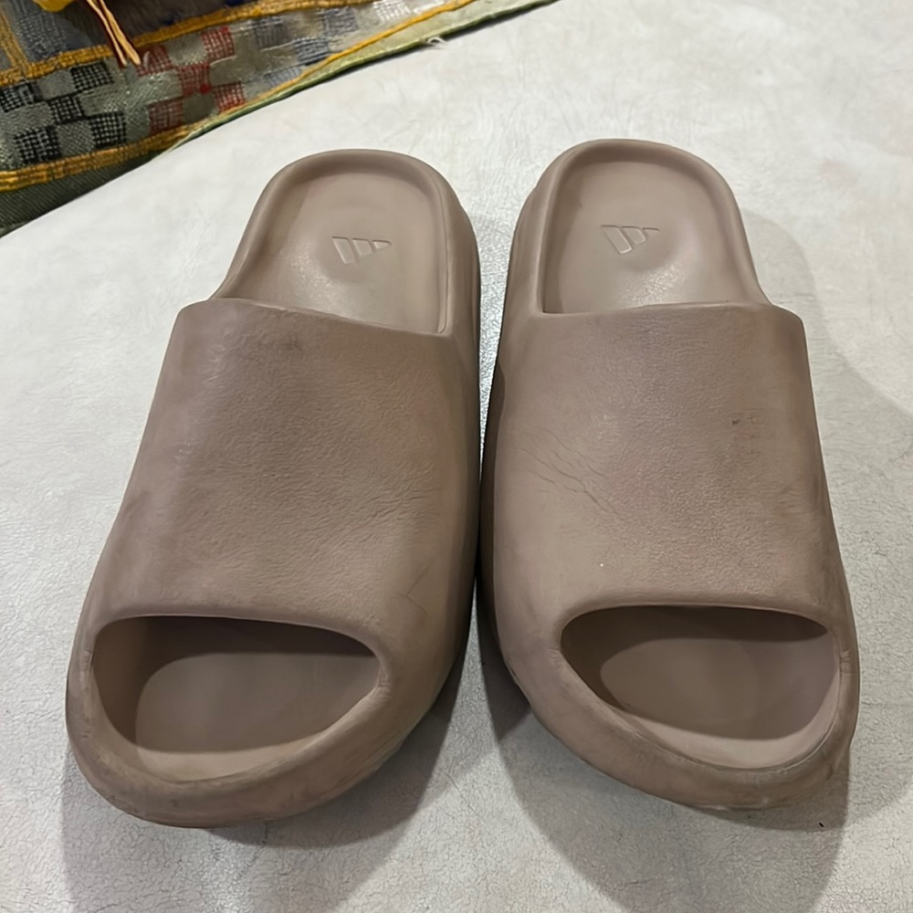 YEEZY PURE SIZE 9